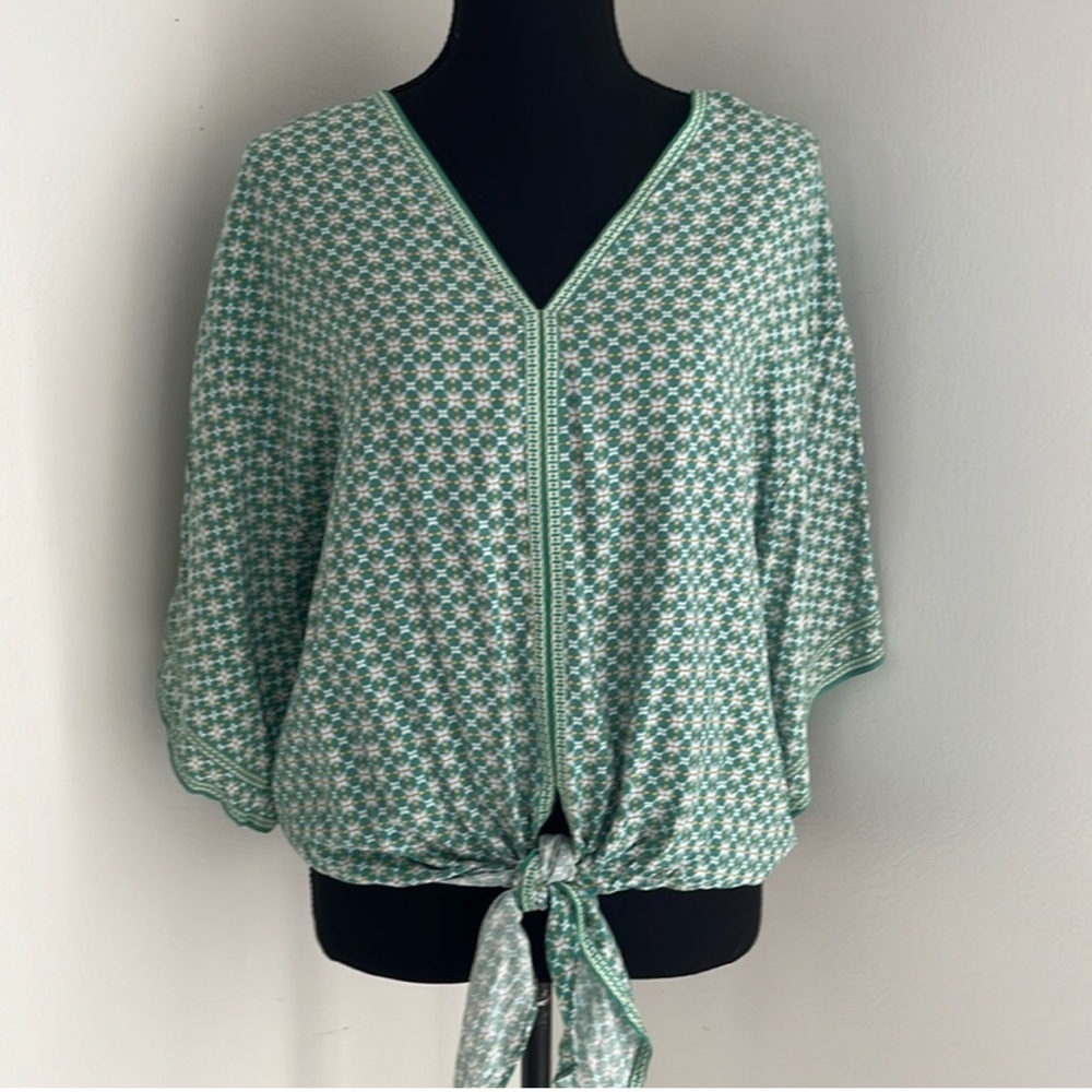 Max Studio.    XL blouse with front bottom tie NWT P2P 21 inches